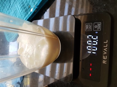 Weegschaal genuld (bij iedere stap dus) en 100 gram melk erbij