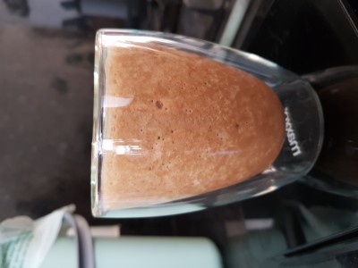 Dit is hoe die na flink  blenden er uit is gekomen. Banaansmaak was ietsje heftiger aanwezig dan ik gehoopt had, maar veelal een ijskoffie drank waar de gemiddelde horeca niet beter in doet.