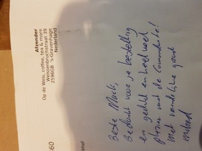 Dit kan ik erg waarderen. Een handgeschreven stukje bij de Pakbon. Maakt het gelijk een stukkie persoonlijker :-)