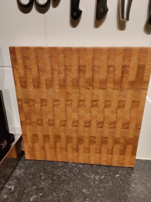 Lariks kopshout snijplank 37x37.jpg